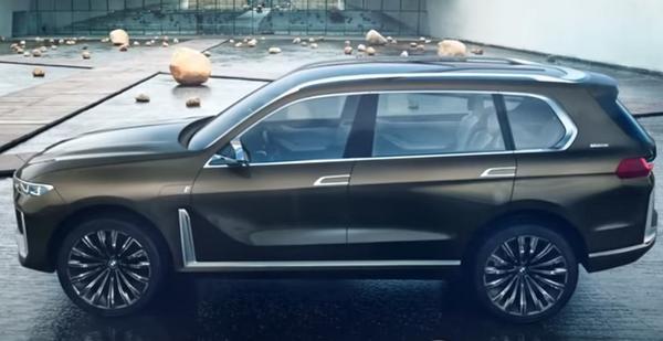 Blick von der linken Seite des BMW iX7