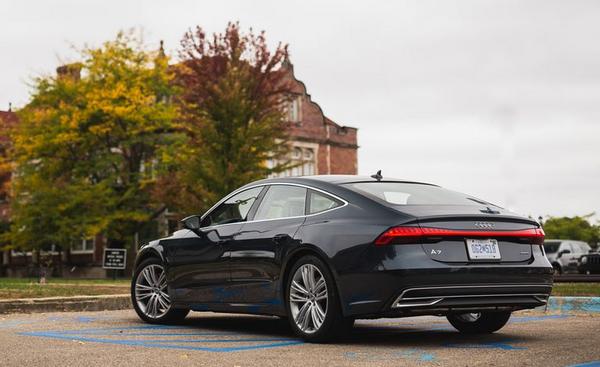 Blick von der linken Seite auf den Neuen Audi A7