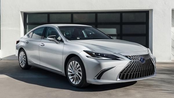 Neuer Lexus ES