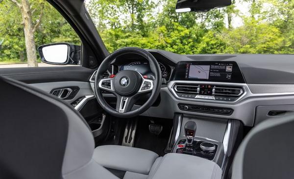 Innenansicht der Multimedia-Kabine des BMW M3 GTS