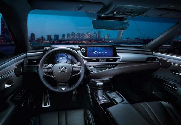 Multimedia-Innenansicht des Lexus ES 350