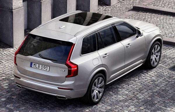 Rückansicht des Volvo XC90 t8 Hybrid