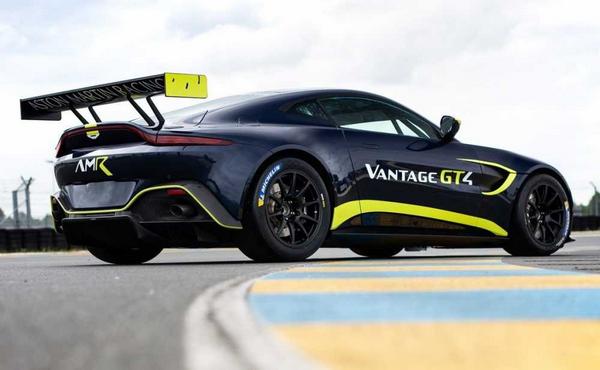 Rechtsansicht des Aston Martin Vantage V8 GT