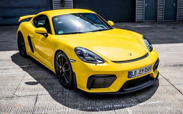 Porsche Cayman GT4