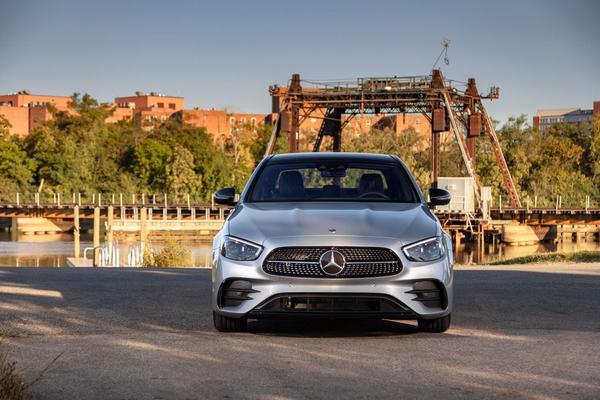 Frontansicht der Mercedes-Benz E-Klasse